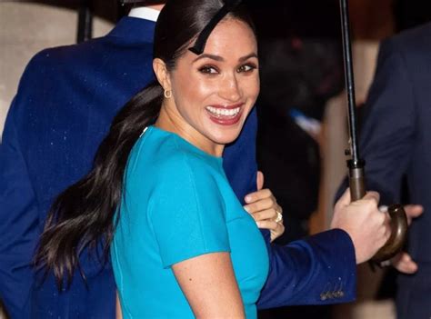 Meghan Markle de retour à Londres sa robe s arrache