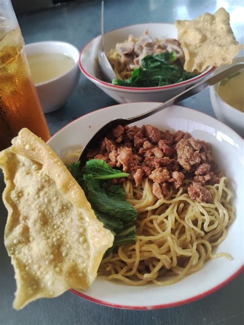 Mie Enak Tapi Antre Review Review Dika Opik Go2dika Di Restoran