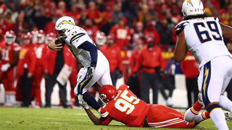 Chris Jones Flies Through Chargers' O-Line for Second Sack