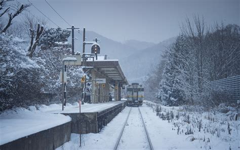 Stops on the F train are changing for the winter season 28