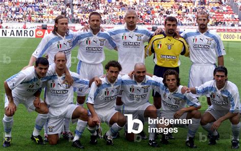 Image of LAZIO'S SQUAD POSES FOR A GROUP PHOTO IN AMSTERDAM, 2000-08-05