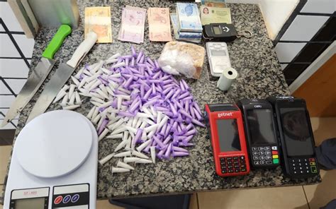 Polícia apreende 73 kg de maconha e outras drogas em casa abandonada de