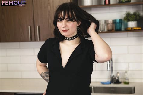 FEMOUT XXX Getting Cozy With Scarlett Blade Nude Pics XHamster