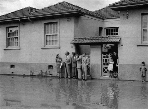 São Paulo Antiga on Twitter Pessoas ilhadas pela enchente do rio