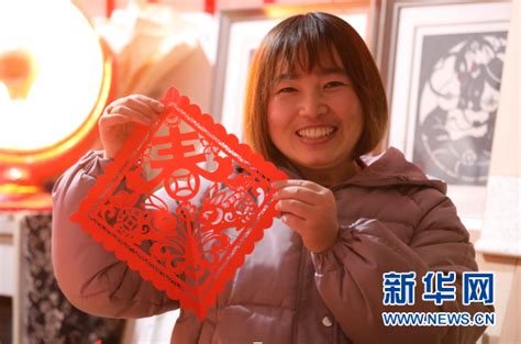 河北邱县：非遗剪纸迎新年