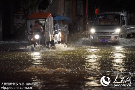 暴雨致广西罗城街道积水严重 行车如行舟【2】 图片频道 人民网