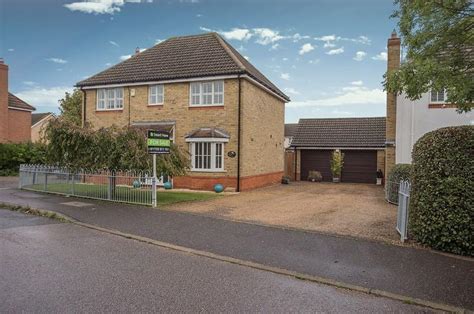 Bentley Avenue Yaxley Peterborough 4 Bed Detached House £399995