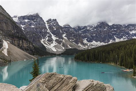 Moraine Lake, Alberta, Canada 17153877 Stock Photo at Vecteezy