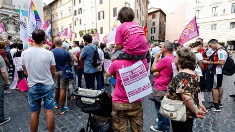 Cos è la maternità surrogata come funziona e cosa cambia con la legge