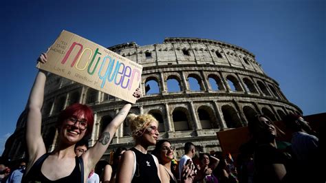 Pride Con Polemica Gli Ebrei Non Sfileranno Ci Sentiamo Bersagli