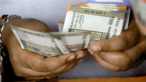 Rupee Rises Paise Against Us Dollar In Early Trade The Hindu