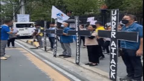 Mga Grupo Ng Grupo Nagsagawa Ng Kilos Protesta Kasabay Ng Semana Santa