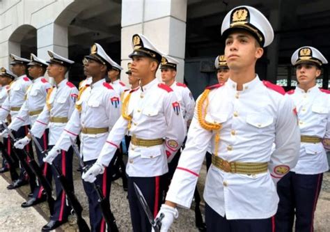 El Buque Escuela Sim N Bol Var Arrib Con Honores Al Puerto De La