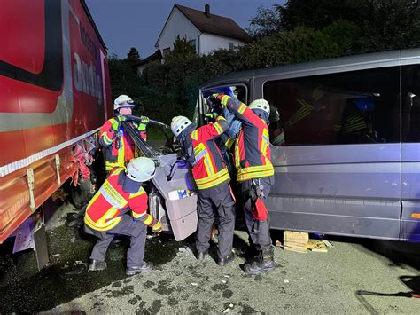 Fw Pl Schwerer Verkehrsunfall Mit Einer Eingeklemmten Person