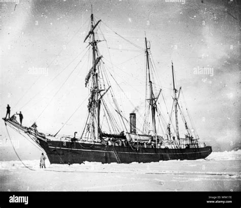 Shackleton nimrod expedition Black and White Stock Photos & Images - Alamy