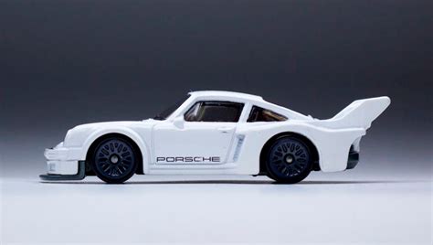 Машинка Базова Hot Wheels Porsche 934 5 Factory Fresh DTW87 White