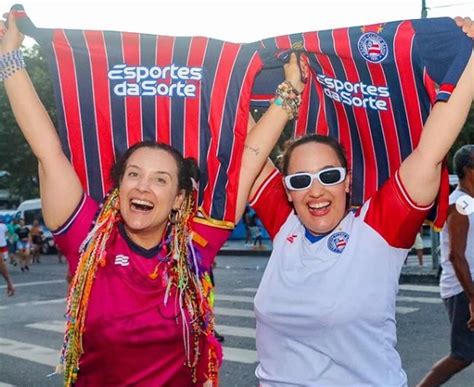 Esportes Da Sorte E Bahia Distribuem Camisas Oficiais Durante Carnaval