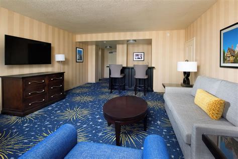 Disneyland Hotel in Anaheim: Find Hotel Reviews, Rooms, and Prices on ...