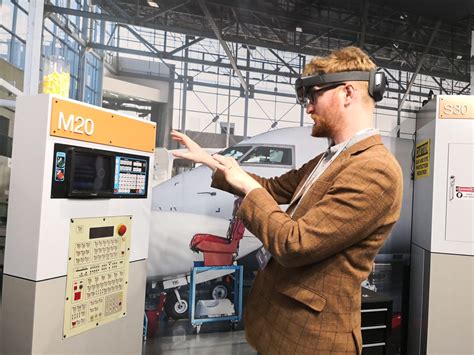 Microsoft’s HoloLens 2: A gaming version might be "years" away from ...