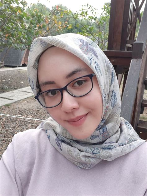 Pin Oleh Diaz Setyawan Di Muslimah Gaya Hijab Referensi Pose Wanita