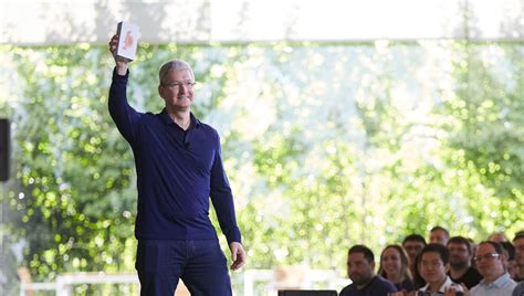 1 Billion Reasons To Buy Apple Stock The Motley Fool