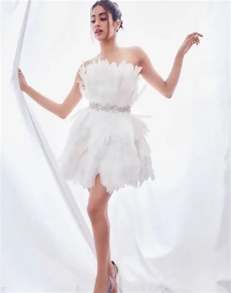 Hot Photos Of Janhvi Kapoor Flaunting Her Sexy Legs SpideyPosts