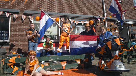 Haarlem Kleurt Meer En Meer Oranje ‘van Wie Die Oranje Bhs Zijn Is