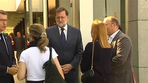 Rajoy reaparece en la escena pública en el funeral de Gerardo Fernández