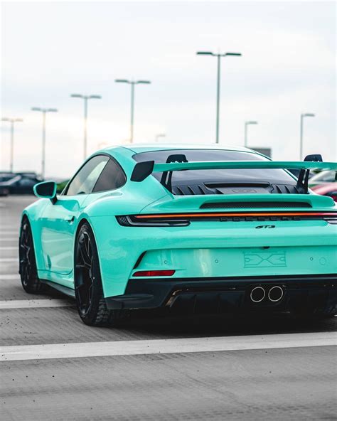 Mint Green 2022 Porsche 911 Gt3 Shows Badass Paint To Sample Spec Autoevolution