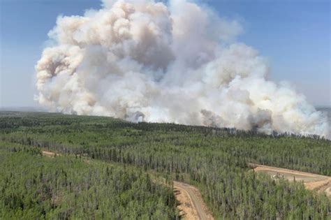 Lluvia Y Humo Ayudan A Combatir Incendios Forestales En Canadá