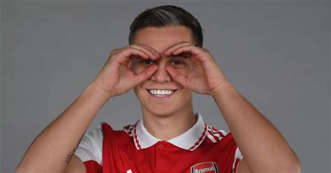 Leandro Trossard explains 'goggles' goal celebration ahead of Arsenal debut against Man Utd ...