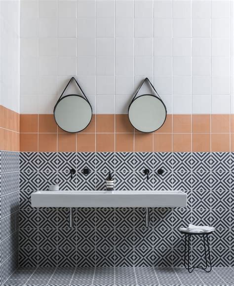 How to choose tiles for a small bathroom | Real Homes