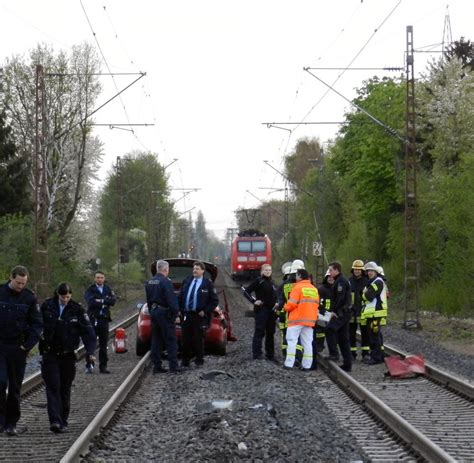 Zugunfall in Eller Stadt fordert Bahn auf Vollschranken zu prüfen WELT