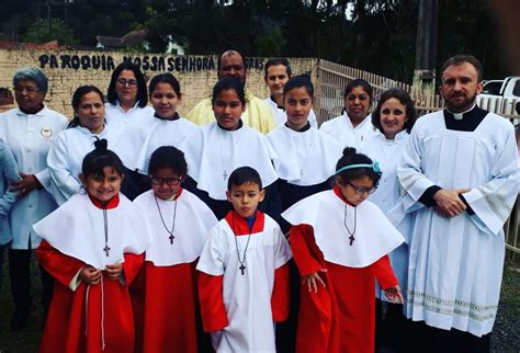 Paróquia Nossa Senhora das Dores investe novos MECEs acólitas e