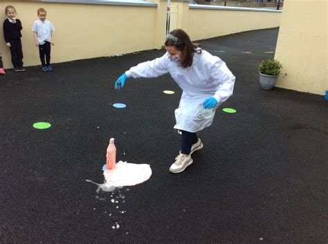 Science week – Volcano experiment in the Junior Room | Threen National School, Castlerea, Roscommon