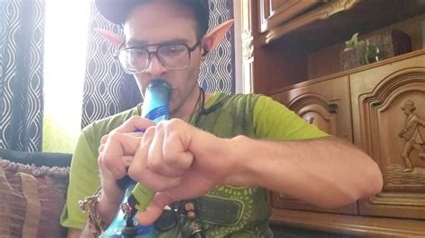 地狱是的另一个 420 友好的精灵 Pornhub Gay