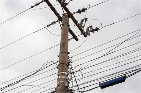 Poste De Concreto Fios De Alta Tens O E Dispositivos El Tricos