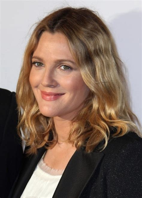 Drew Barrymore Blonde Medium Wavy Hairstyles - PoP Haircuts