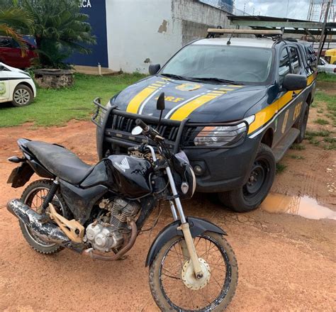 Homem é preso pela PRF por conduzir motocicleta placa adulterada