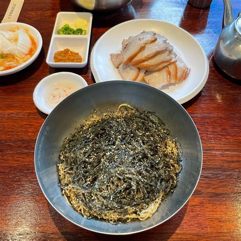 고소한 풍미에 중독되는 들기름 막국수 맛집 5곳 식신