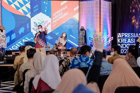 Foto Menparekraf Dorong Pelaku Ekonomi Kreatif Makassar Tingkatkan