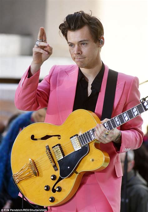 Harry Styles Sports Pink Suit To Perform On The Today Show Daily Mail Online