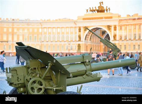ST.PETERSBURG, RUSSIA - AUGUST 08, 2017: Artillery and anti-aircraft ...