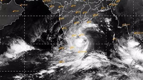 3 Tamil Nadu districts on red alert as cyclone 'Mandous' maintains severe intensity