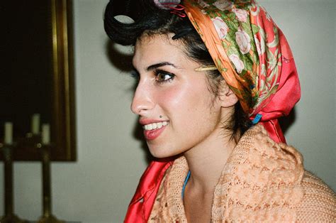 Before FRANK These Previously Unseen Images Of Amy Winehouse Are