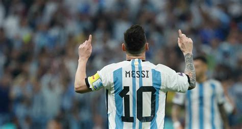 Argentine France La Presse Argentine Senflamme Pour Messi Et