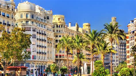 Hotels in Valencia from $15 - Find Cheap Hotels with momondo