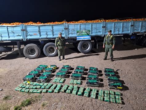 Controlan Dos Veh Culos Y Decomisan Kilos De Hojas De Coca