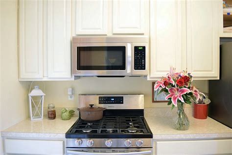 Antique White Kitchen Cabinet Refresh | General Finishes Design Center