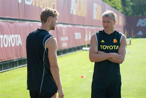 Roma Allenamento Mattutino A Trigoria In Vista Dellhellas Verona